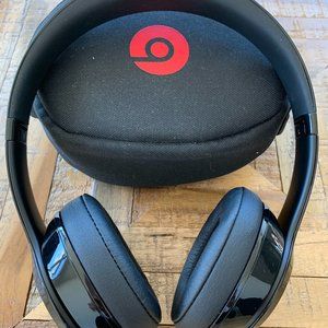 Beats by Dre Solo Wireless Headphones